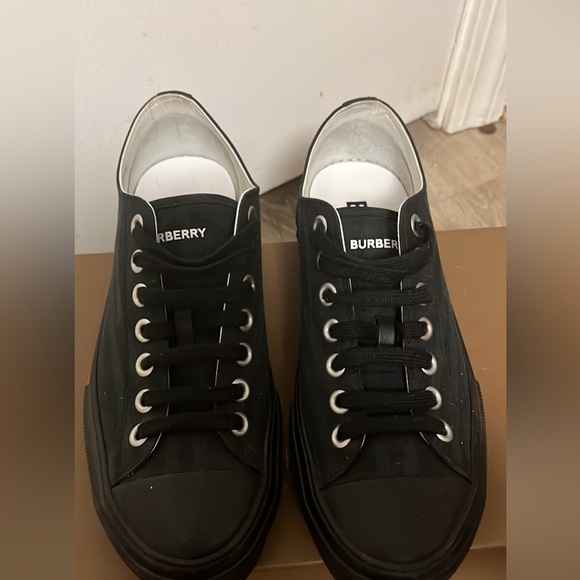 Low top Burberry Rubber shoes